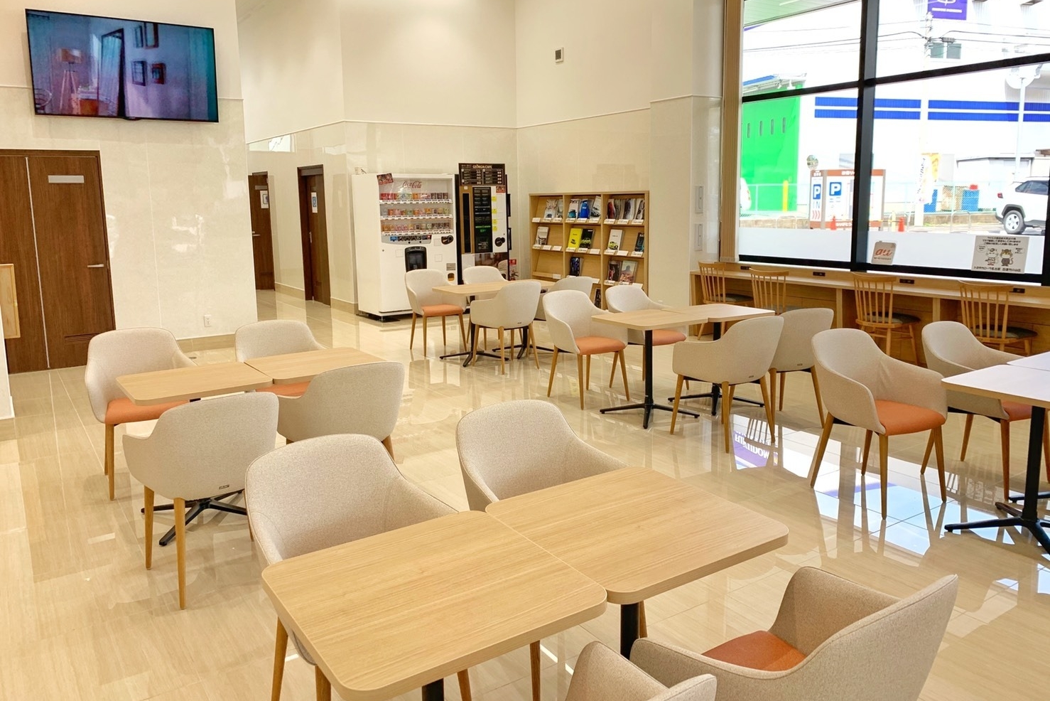 日進竹の山店内1