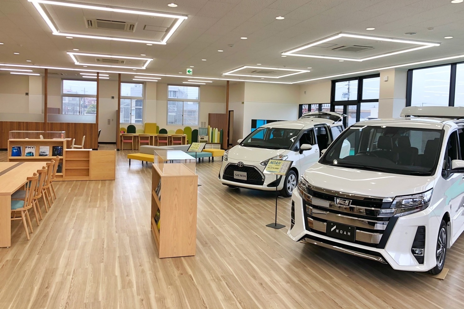 日進竹の山店内3