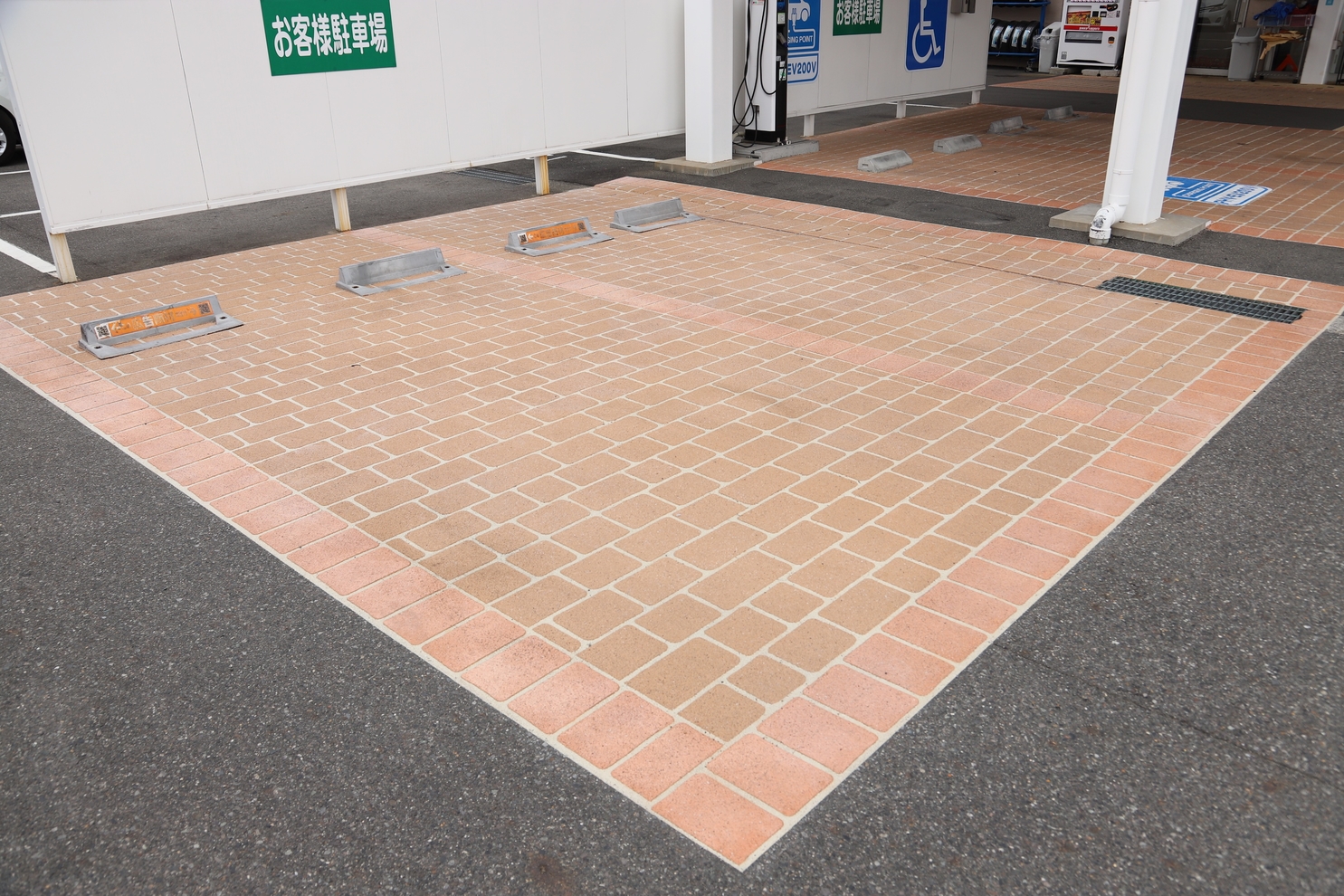 津島_お客様駐車場