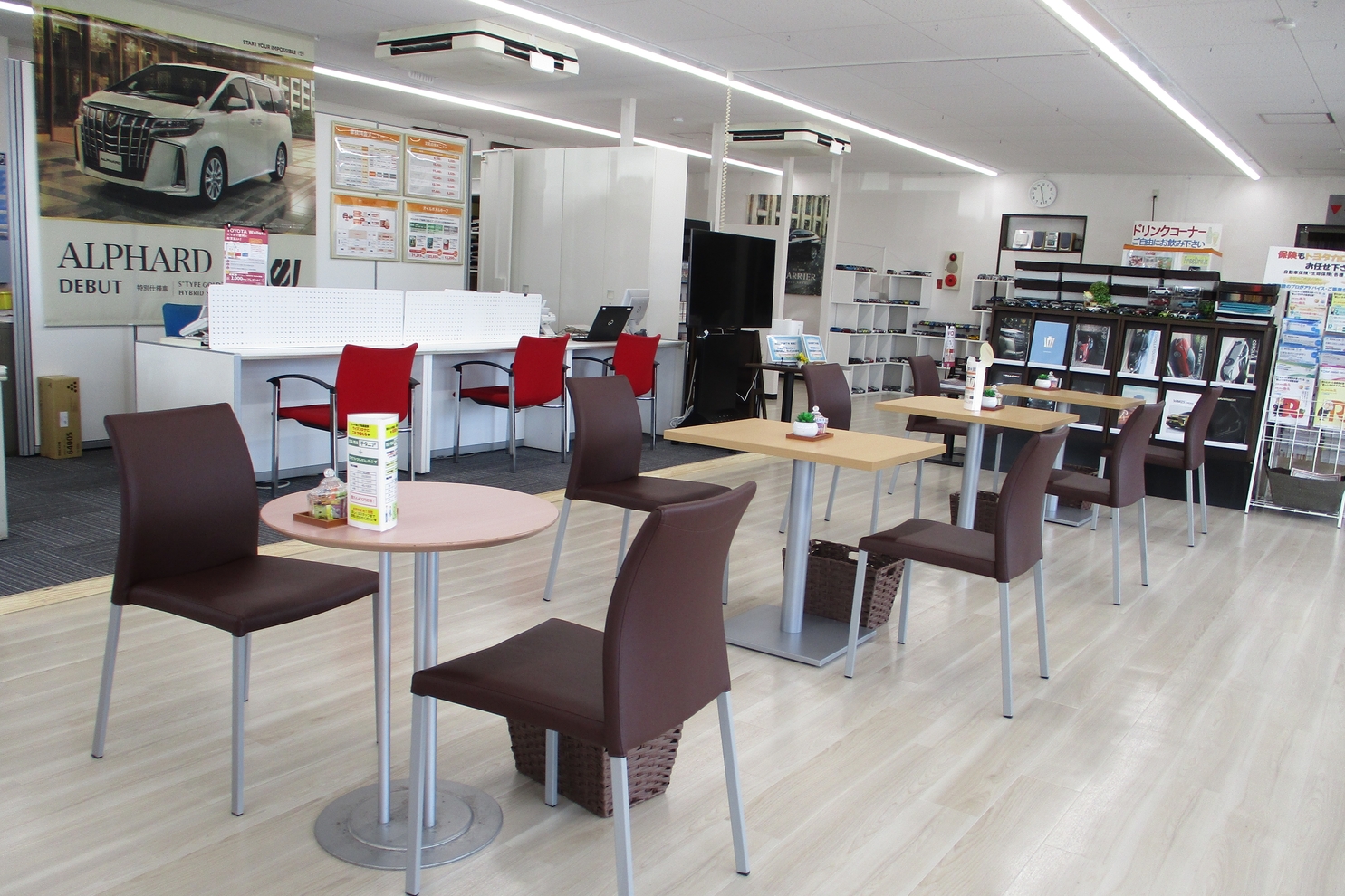 明るい店内です