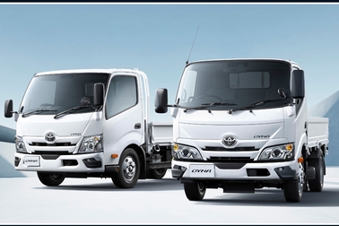 左）ワイドキャブ・2WD・ロングデッキ・フルジャストロー・2.0トン積